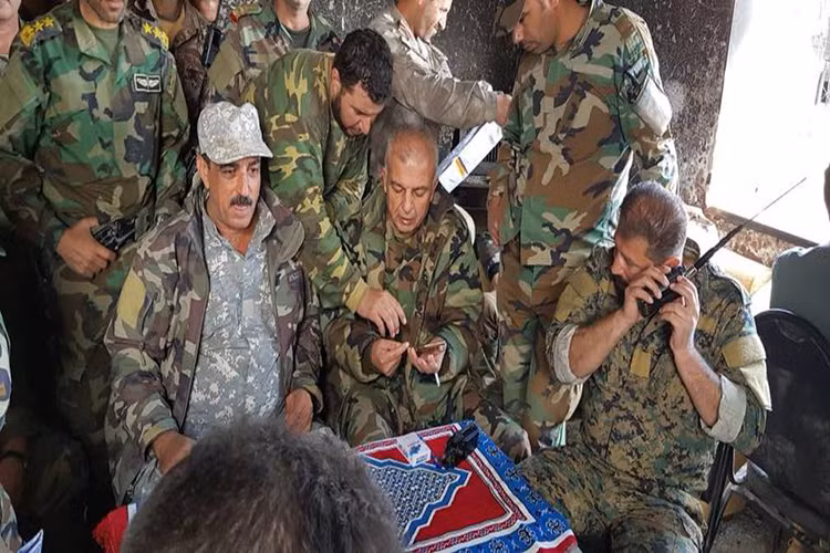 South Front cũng dẫn nguồn tin quân sự từ Sư đoàn cơ giới số 4 của Quân đội Syria cho biết, sẽ có được lệnh ngừng bắn tạm thời trong các quận ngoại ô miền nam Damascus. Nhưng sẽ không có thỏa thuận di tản hay đầu hàng nào được thảo luận vào lúc này. Ảnh: Twitter.