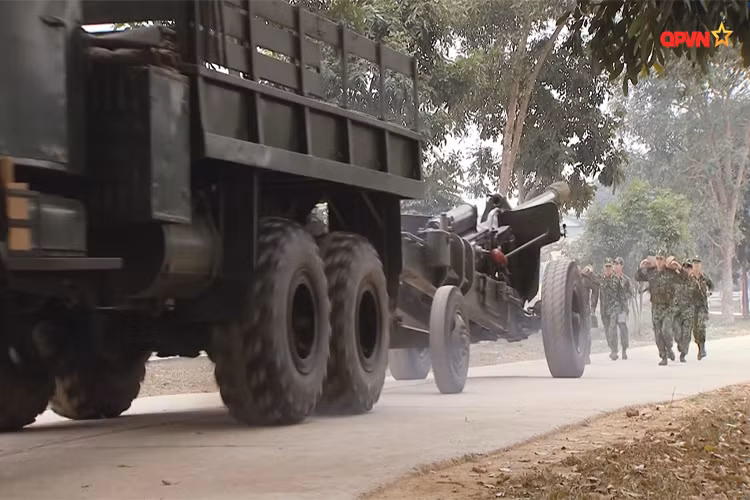 Dù không phải là lựu pháo dã chiến có cỡ nòng lớn nhất trong biên chế Quân đội Nhân dân Việt Nam (vị trí này thuộc về pháo M114 155mm của Mỹ) nhưng M46 lại là mẫu pháo có tầm bắn xa nhất của binh chủng pháo binh hiện tại vào khoảng 27.4km với đạn thông thường. Nguồn ảnh: QPVN.