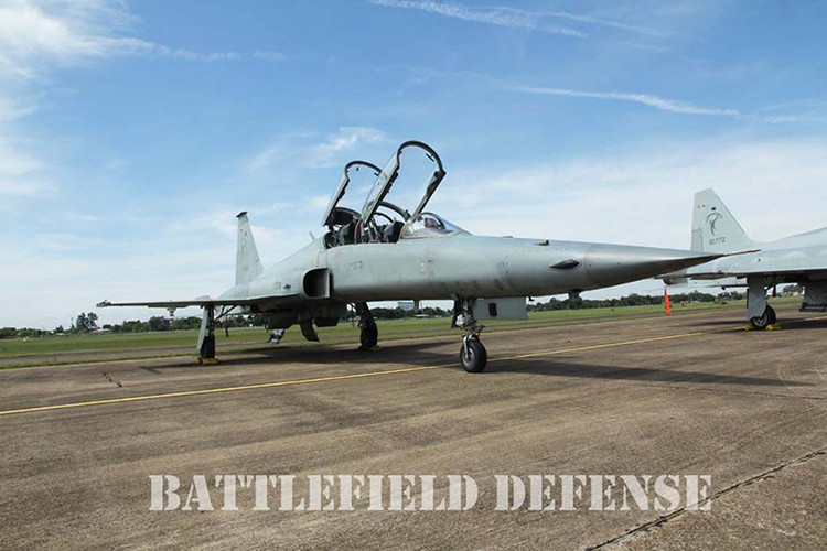 Trước khi được trang bị dòng tiêm kích đa năng F-16 và JAS 39 Gripen, F-5E/F là dòng chiến đấu cơ chủ lực của Không quân Thái Lan trong nhiều thập kỷ. Hiện tại Thái Lan là một trong những hiếm hoi vẫn còn biên chế dòng chiến đấu cơ hạng nhẹ F-5E/F, do đó họ cũng không có quá nhiều sự lựa chọn cho để nâng cấp F-5E/F. Nguồn ảnh: Sompong Nondhasa.