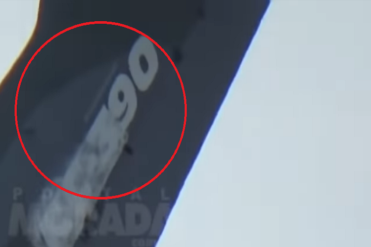 Điều khá khó hiểu là ngay sau khi xảy ra tai nạn nhân viên dân sự tại căn cứ Gavião Peixoto đã ngay lập tức xóa số hiệu cũng như tên của chiếc KC-390 gặp nạn, thậm chí họ còn lấy bạt đen che chiếc máy bay vận tải này lại.