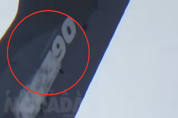 Điều khá khó hiểu là ngay sau khi xảy ra tai nạn nhân viên dân sự tại căn cứ Gavião Peixoto đã ngay lập tức xóa số hiệu cũng như tên của chiếc KC-390 gặp nạn, thậm chí họ còn lấy bạt đen che chiếc máy bay vận tải này lại.