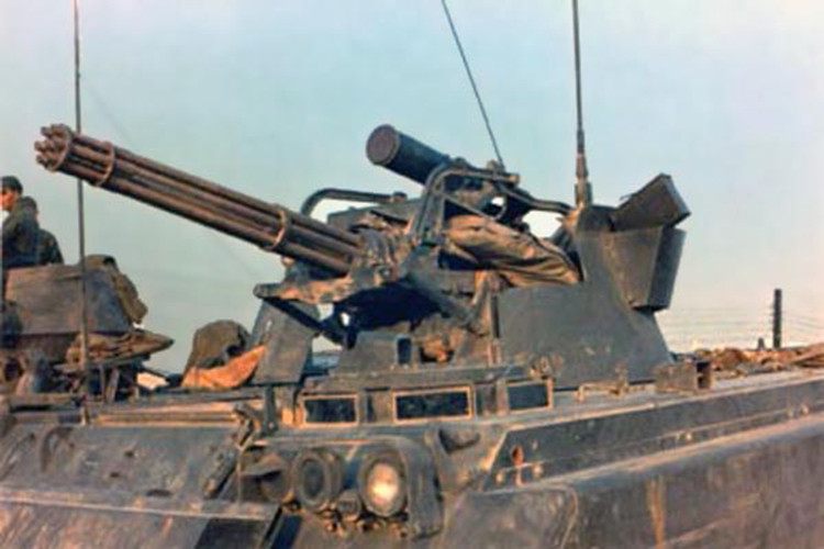 Hệ thống gồm 1 pháo tự động nòng xoay M168 Vulcan Gatling cỡ 20 mm với cơ số 1.100 viên đạn đặt trên khung gầm xe thiết giáp M113. Nguồn ảnh: VSPA.