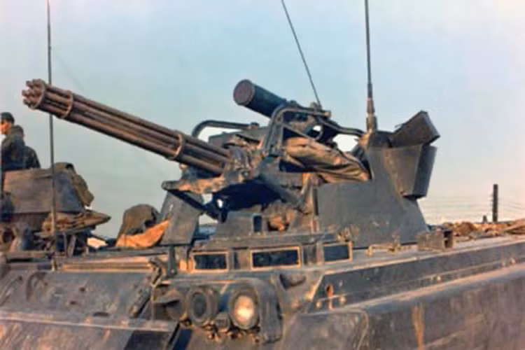 Hệ thống gồm 1 pháo tự động nòng xoay M168 Vulcan Gatling cỡ 20 mm với cơ số 1.100 viên đạn đặt trên khung gầm xe thiết giáp M113. Nguồn ảnh: VSPA.