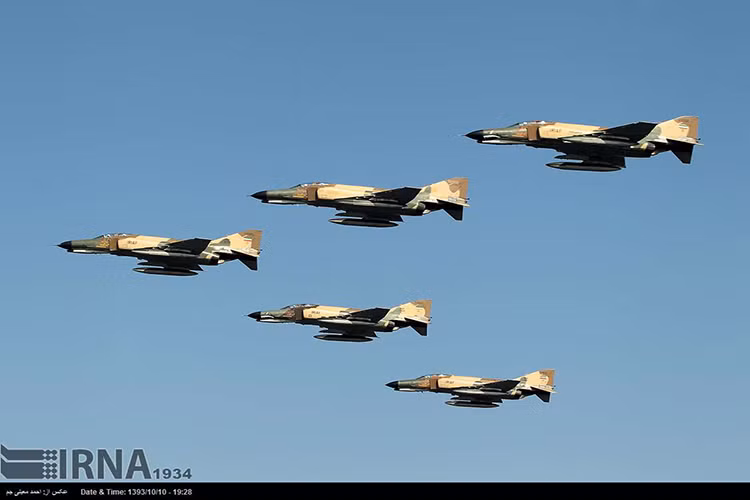 Còn về lực lượng không quân, đây chưa từng là thế mạnh của Iran khi họ được trang bị chủ yếu các loại chiến đấu cơ có từ những năm 1970 và do Mỹ sản xuất, bản thân số chiến đấu cơ này đã nhiều thập kỷ chưa được nâng cấp hay hiện đại hóa. Nguồn ảnh: IRNA.