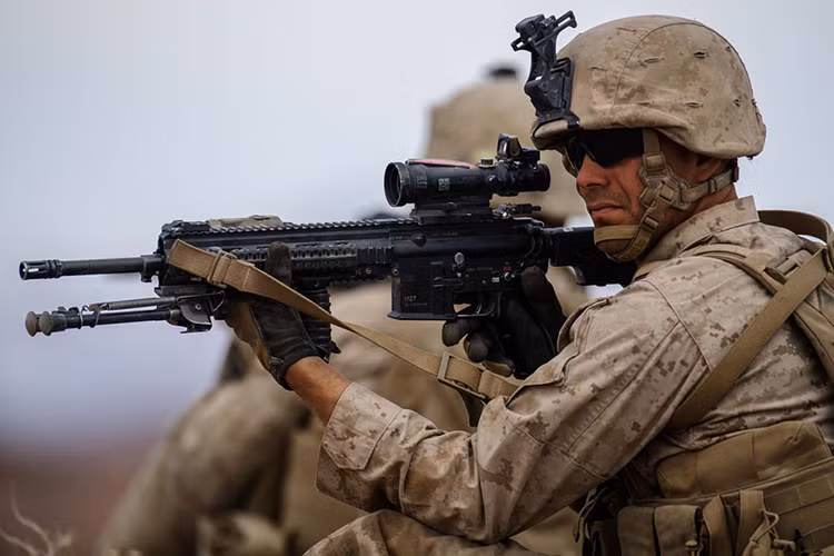 Ở thời điểm hiện tại trên thế giới chưa có bất cứ mẫu súng bộ binh nào có thể đáp ứng được yêu cầu phục vụ cho nhiều nhiệm vụ khác nhau. Và không phải ngẫu nhiên mà, Quân đội Mỹ vẫn sử dụng nhiều dòng súng khác nhau thay cho M4A1 và M16. Nguồn ảnh: Wikipedia.