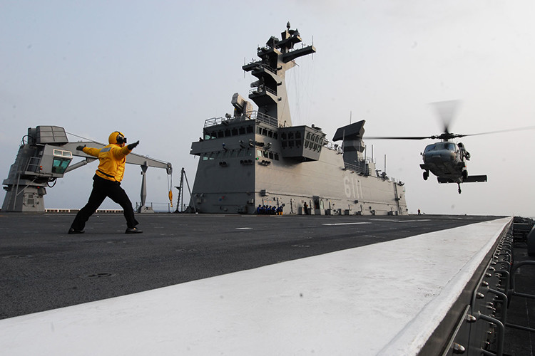 Số lượng trực thăng một tàu Dokdo có thể mang theo lên đến 10 chiếc trong đó có những cái tên khá nổi tiếng như UH-1H, UH-60P hoặc Super Lynx hầu hết là các biến thể trực thăng dành cho bay biển. Nguồn ảnh: Wikipedia.
