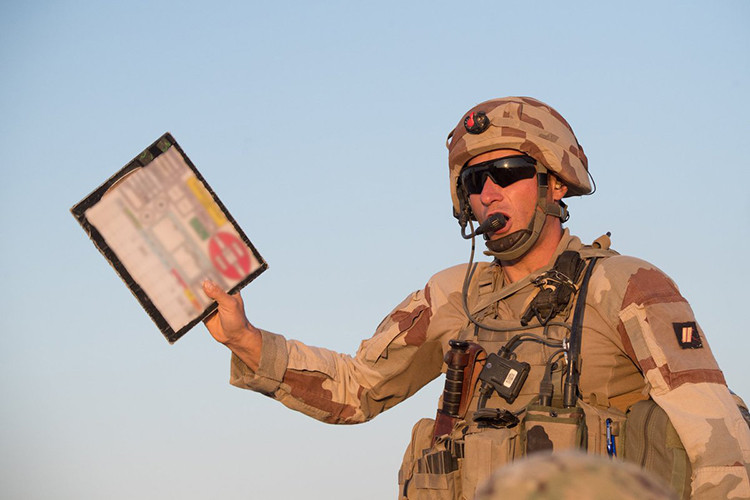 Theo trang tin liveuamap chuyên đưa tin về tình hình chiến sự ở Trung Đông mà đặc biệt là Syria công bố, mới đây Quân đội Pháp đã bắt đầu triển khai các đơn vị pháo binh trang bị pháo tự hành Caesar đến miền Đông Syria nhằm hỗ trợ cho lực lượng Lực lượng Dân chủ Syria (SDF) trong cuộc chiến chống lại phiến quân IS. Nguồn ảnh: liveuamap.com.