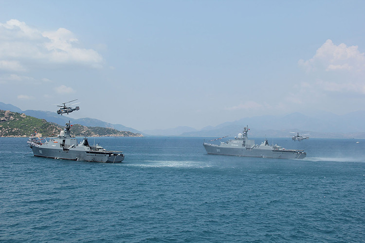 Ka-28 của Việt Nam là phiên bản xuất khẩu của Ka-27 Helix, một loại máy bay trực thăng chống ngầm do Kamov sản xuất để trang bị cho Hải quân Liên Xô. Công việc thiết kế Ka-27 bắt đầu năm 1970 và hoàn thành vào năm 1973. Nguồn ảnh: Báo Hải quân Việt Nam.