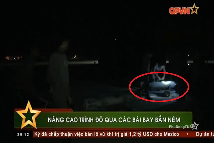 Và vũ khí chống ngầm hàng không được Ka-28 sử dụng để hoàn thành xuất sắc nhiệm vụ trong đợt diễn tập chính là bom chống ngầm PLAB-250-120 một trong những vũ khí mà dòng trực thăng chống ngầm này được trang bị. Nguồn ảnh: QPVN.