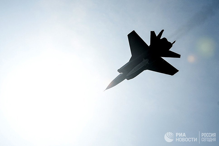  Tên lửa “Kinzhal” (biệt danh Lưỡi dao găm) có thể đạt tốc độ lên đến Mach 10 (bay nhanh gấp 10 lần âm thanh), có khả năng cơ động cao với quỹ đạo bay phức tạp, không thể bị đánh chặn bởi các hệ thống phòng thủ tên lửa hay phòng không, và có khả năng triển khai đầu đạn hạt nhân lẫn thông thường ở khoảng cách xa 2.000km. Nguồn ảnh: ria.ru.