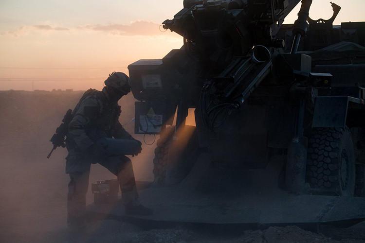 Dựa trên thông tin ban đầu có được đơn vị pháo tự hành Caesar của Pháp được triển khai tại bờ phía Đông của sông Euphrates tại tỉnh Deir ez-Zor trong trung tuần tháng 5 vừa qua và bước đầu đã có một số hoạt động quân sự tích cực trong khu vực này. Nguồn ảnh: liveuamap.com.