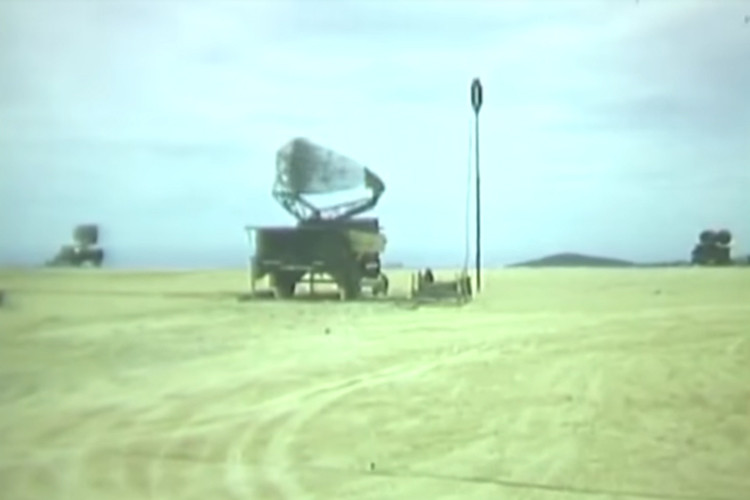 Trong ảnh là một góc trận địa tên lửa phòng không Hawk của Mỹ gần DMZ, ta có thể thấy rõ các cụm hệ thống radar của hệ thống phòng không này. Nguồn ảnh: WWIIPublicDomain.