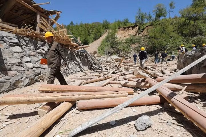 Những gì còn lại từ đường hầm thứ 2 và trạm quan sát của bãi thử sau khi bị phá hủy.