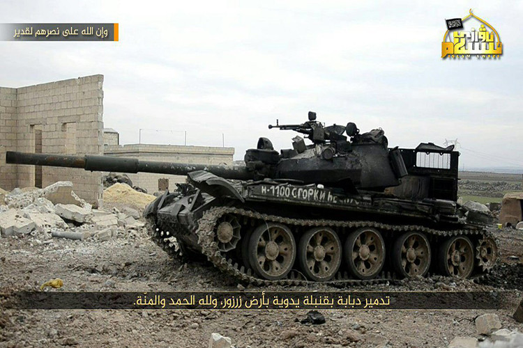 Dù vậy số lượng T-62M của Quân đội Syria bị bắn hạ trên chiến trường cũng không phải là ít, khi phiến quân nổi dậy hay IS luôn nắm trong tay các loại vũ khí chống tăng hiên đại. Và nếu có may mắn sống sót T-62M cũng dễ bị bắt sống điển hình như chiếc T-62M trong tay Jaysh al-Izza. Nguồn ảnh: Reddit.