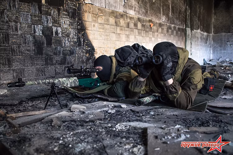 SV-98 và VSS được trang bị rộng rãi trong biên chế các đơn vị SSO từ khá lâu, trong đó SV-98 là từ đầu những năm 2000. SV-98 là một trong những mẫu súng bắn tỉa hiếm hoi được Nga đưa vào trang bị trong giai đoạn sau khi Liên Xô sụp đổ. Nguồn ảnh: Weapon Russia.