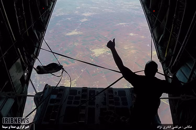 Các chuyến hàng tiếp tế trên càng đặc biệt hơn khi được những chiếc C-130 Hercules biến thể C-130H của Iran thực hiện. Bởi đây là dòng máy bay vận tải quân sự do Mỹ chế tạo nhưng giờ đây nó lại được sử dụng để chống lại lợi ích của nước Mỹ. Nguồn ảnh: IRIB.