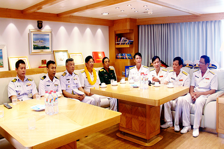 Đại diện Hải quân Hoàng gia Thái Lan thăm tàu Lê Quý Đôn