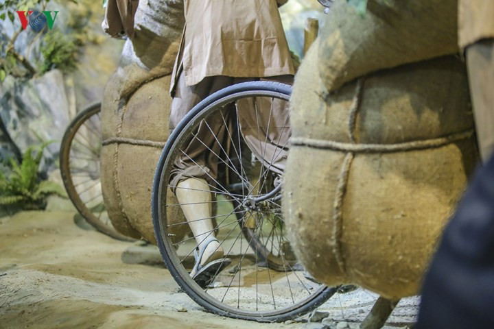 Từ vành, săm, lốp, nan hoa.