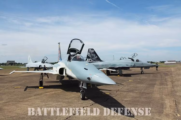 Ở thời điểm hiện tại F-5 đã bước qua tuổi 60 và là một trong những chiến đấu cơ có thời gian phục vụ dài nhất trên thế giới cao hơn cả MiG-21 của Liên Xô mặc dù cả hai đều được sinh ra cùng thời. Trong ảnh một số biến thể F-5E/F hiện tại của Không quân Thái Lan. Nguồn ảnh: Sompong Nondhasa.