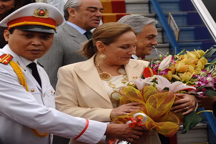 Tổng thống Chile Sebastian Pinera cùng phu nhân trong chuyến thăm Việt Nam, năm 2012. Ảnh: Sputnik.