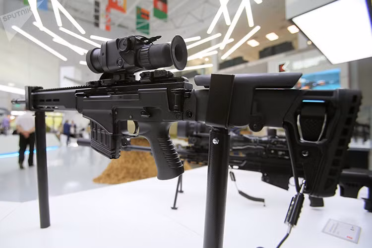 Theo chuyên gia vũ khí Maxim Popenker, các mẫu đạn bắn tỉa 7.62mm mới của Nga có sức xuyên phá lẫn độ chính xác cao hơn mẫu đạn cũ do Liên Xô chế tạo, nó cho phép lính bắn tỉa chiến đấu hiệu quả hơn với các mục tiêu cơ giới như xe bọc thép hay công sự phòng thủ. Nguồn ảnh: Sputnik.