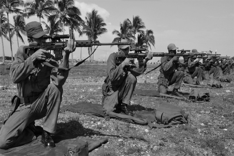 Vào đầu những năm 1960, học thuyết quân sự của Liên Xô chỉ rõ nguy cơ từ cuộc chiến tranh lớn với phương Tây. Ở thời điểm đó, quân đội NATO đã được trang bị các mẫu súng trường và súng máy tự động sử dụng cỡ đạn 7,62 x 51mm. Nguồn ảnh: warbook.info.