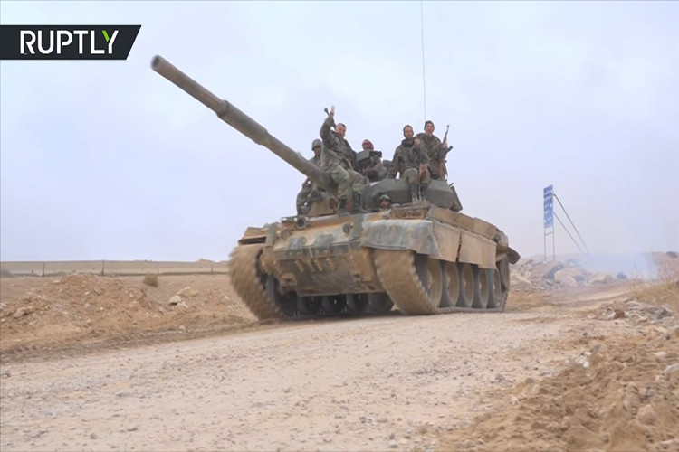 T-62M (Object 166M) là phiên bản hiện đại hóa sâu rộng trên cơ sở mẫu T-62 do Liên Xô chế tạo, được ra mắt và đưa vào sản xuất hàng loạt từ năm 1983. Đến nay, hầu hết dòng xe tăng T-62 nói chung trong Quân đội Nga đã không còn biên chế. Nguồn ảnh: RT.