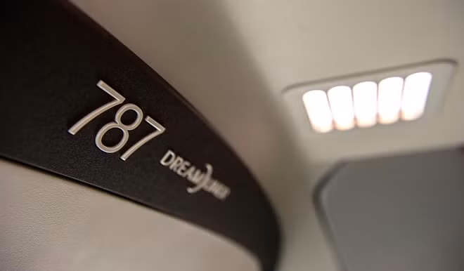 Vietnam Airlines là hãng hàng không đầu tiên trên thế giới đưa vào sử dụng cùng lúc 2 máy bay thế hệ mới Boeing 787-9 và Airbus A350. Điều này tạo ra lợi thế cạnh tranh cho hãng trong khu vực và trên một số đường bay quốc tế trọng điểm.