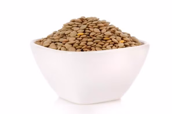 Đậu lăng là vũ khí bí mật giúp tăng cơ bắp. Một cốc đậu lăng chứa 18 g protein và 40 g carbohydrate tiêu hóa chậm. Chúng còn có giá thành rẻ và để được lâu. Bạn có thể nấu đậu lăng trong 10 phút rồi trộn ăn cùng cơm, cho thêm vào salad hoặc ăn riêng.