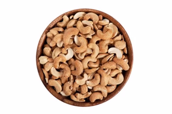 Các loại hạt như hạnh nhân, hạt điều... là thực phẩm cần thiết cho những người khó tăng cơ bắp, 30g hạt chứa 150-170 calo chất lượng cao. Đây là nguồn cung cấp protein, chất béo và chất sợi dinh dưỡng giúp bạn nạp thêm lượng calo cần thiết mà không bị béo.