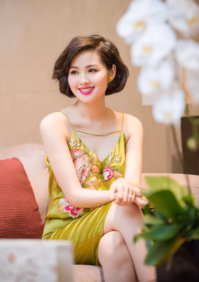 Xuất hiện trong một sự kiện, Tâm Tít nhan sắc mặn mà, quyến rũ sau khi sinh khiến người hâm mộ bất ngờ.