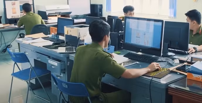 Phát hiện này tương đối khớp với nhận định ban đầu của Ban chuyên án: Đối tượng gây án có thể từ 2 người trở lên và là người thân quen hoặc chí ít cũng phải biết rõ giờ giấc, quy luật sinh hoạt của gia đình ông Tường. Do đó, có thể thủ phạm chính là những thợ hồ đang làm việc tại đây.