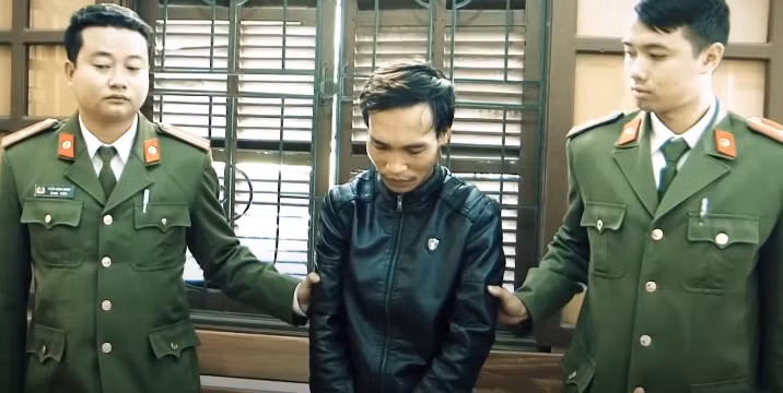 Từ thông tin thu thập được, Hùng đang sống như vợ chồng với một người phụ nữ hơn tuổi và đang bán quán cháo sáng tại Bãi Dinh, xã Dân Hóa, huyện Minh Hóa. Tổ công tác đã tiếp cận và triệu tập Nguyễn Mạnh Hùng. Ngay khi dẫn giải Nguyễn Mạnh Hùng về cơ quan điều tra, Hùng đã rất ngoan cố và đưa ra tất cả các bằng chứng ngoại phạm đúng vào thời điểm anh Bùi Tiến Dũng bị giết. Nguyễn Mạnh Hùng đã lường trước được tất cả những tình huống để trả lời trước cơ quan điều tra nên hắn rất bình tĩnh, không chịu thừa nhận hành vi giết anh Bùi Tiến Dũng.