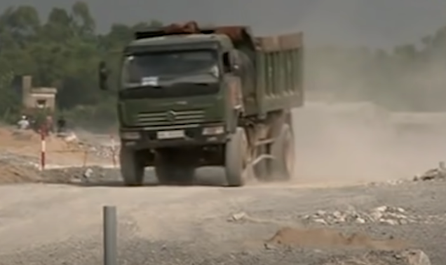 Do địa bàn gây án là khu công trường đang thi công dang dở nên vắng vẻ, không có nhân chứng; hiện trường vụ án lại gần đường Quốc lộ 21B, một nút giao thông quan trọng đi qua các tỉnh Hà Nam, Nam Định, Thái Bình, Ninh Bình, Hưng Yên. Bên cạnh đó, tung tích nạn nhân vẫn đang là một ‘ẩn số” nên việc khoanh vùng đối tượng, xác định thủ phạm cũng gặp nhiều khó khăn.