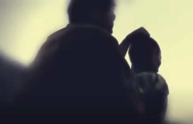 Xác định Tám là nghi phạm chính của vụ án, lập tức một tổ công tác của PC45 tức tốc “xuyên đêm” lên đường phối hợp cùng Công an tỉnh Tuyên Quang truy xét bắt giữ đối tượng. Tại cơ quan công an, trước những câu hỏi và chứng cứ sắc bén, Tám đã nhanh chóng phải cúi đầu khai nhận y chính là thủ phạm sát hại bà Hạt.