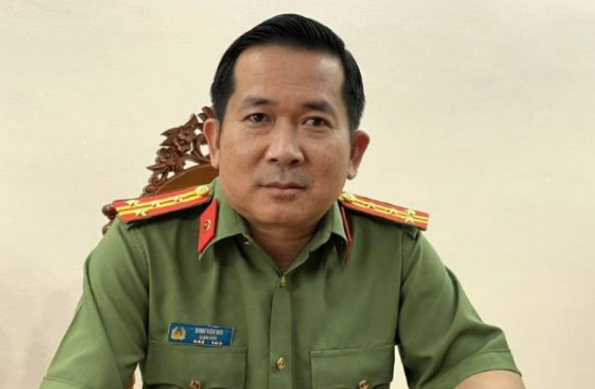  Đại tá Đinh Văn Nơi vẫn tiếp tục điều hành Công an tỉnh An Giang: Chiều 21/3, Công an tỉnh An Giang cho biết, thời gian gần đây, các báo đài đã đưa tin về việc đại tá Đinh Văn Nơi - GĐ Công an tỉnh An Giang được Bộ Công an quyết định điều động ra Quảng Ninh. Tuy nhiên, Bộ Công an vẫn chưa điều động đại tá Nơi giữ chức vụ GĐ Công an tỉnh Quảng Ninh. 