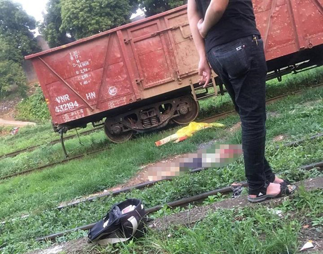  Người đàn ông bò qua đường sắt bị tàu hỏa đâm chết: Ngày 25/8/2019, tại khu vực Ga Pom Hán, phường Pom Hán, TP Lào Cai tàu bất ngờ tông ông Phạm Văn Vững (58 tuổi, trú tại phường Pom Hán) có biểu hiện say xỉn, đang bò qua đường sắt dẫn đến tử vong.