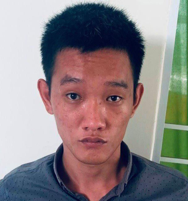  Truy tìm nam thanh niên đốt nhà bạn gái vì bị ngăn cấm tình cảm: Liên quan đến vụ nửa đêm mang xăng đốt nhà bạn gái, ngày 24/3, Công an TP Vũng Tàu cho biết vừa ra thông báo truy tìm đối tượng Lê Ngọc Bảo (SN 1996, trú 55/24A Đường Nơ Trang Long, phường Rạch Dừa, thành phố Vũng Tàu, tỉnh Bà Rịa – Vũng Tàu) về hành vi Hủy hoại tài sản.