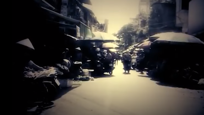 Sáng hôm sau, Bình lấy 2,5 triệu đồng trong số tiền lấy được của bà Hảo đem xuống tiệm cầm đồ chuộc lại chiếc xe máy của anh rể. Lúc này do phát hiện trên mặt mình có nhiều vết sây sát nên Bình mua một chiếc khẩu trang đeo vào rồi nhờ anh rể chở xuống đường Trần Cao Vân (TP Tam Kỳ) để đón xe lên Hiệp Đức. Tại nhà vợ chưa cưới, với số tiền còn lại, Bình lì xì cho người thân ở đây và đưa cho vợ đi mua đồ về tổ chức ăn nhậu.