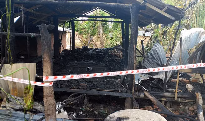  Cháy nhà sàn lúc rạng sáng, một người tử vong: Sáng 26/3, người dân phát hiện nhà sàn của bà Y Nhi (76 tuổi, ngụ xã Đăk Tờ Re, huyện Kon Rẫy, Kon Tum) bốc cháy nên hô hoán dập lửa và báo cơ quan chức năng. Lúc này, người dân dùng máy bơm dân dụng để dập tắt đám cháy. Khoảng 30 phút sau, đám cháy đã cơ bản được dập tắt. Qua kiểm tra hiện trường, lực lượng chức năng xác định bà Y Nhi tử vong bên trong.