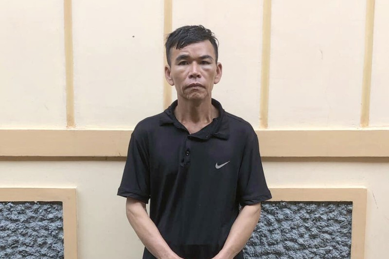  Bắt giữ kẻ chém trung úy công an trọng thương: Chiều 24/3, trung úy Đặng Tuấn Anh – Phó trưởng Công an xã Hương Liên (huyện Hương Khê, Hà Tĩnh) được phân công thực hiện nhiệm vụ tuyên truyền, giải tỏa hành lang giao thông nông thôn tại xã Hương Liên. Trong lúc đang làm nhiệm vụ, trung úy Đặng Tuấn Anh bị Bùi Sỹ Hoàng (SN 1968, trú xã Hương Liên) cản trở, dùng dao chém bị thương. Ngày 25/3, Công an huyện Hương Khê cho biết vừa bắt giữ Hoàng để điều tra, làm rõ. 