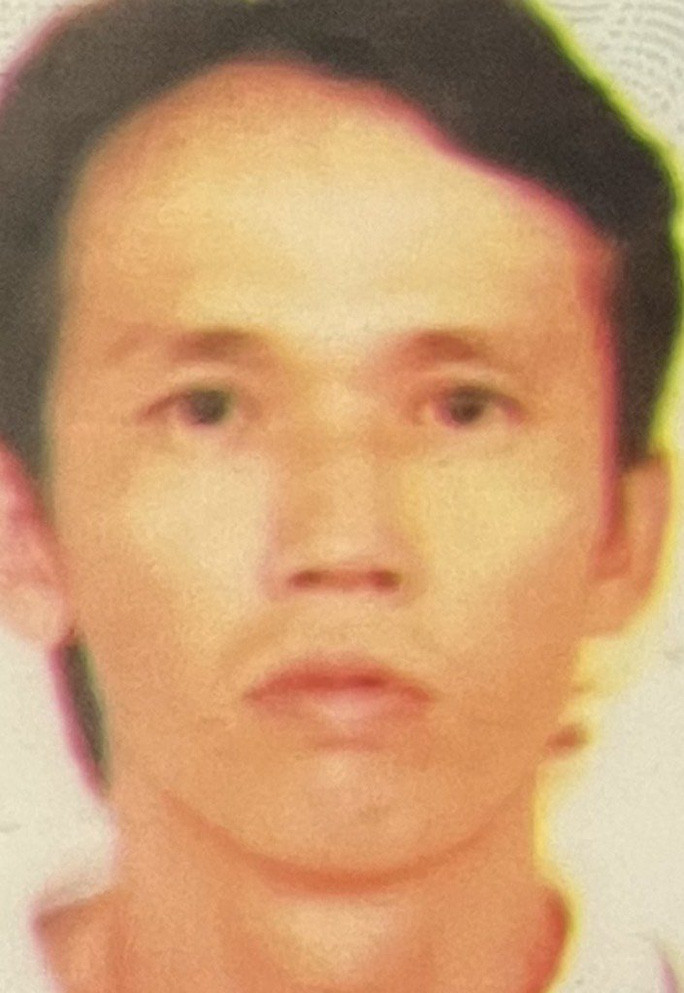  Tung chiêu lừa đảo bất động sản để chiếm đoạt tiền tỷ: Dương Văn Phơi (52 tuổi) Huỳnh Phước Toàn (40 tuổi; cùng ngụ TP Cần Thơ) đã tung chiêu có người thân cho hoặc đổi đất và đang làm thủ tục sang tên, sau đó lừa nhiều người bán giá rẻ để chiếm đoạt hơn 1 tỷ đồng. Ngày 25/3, Công an TP Cần Thơ đã khởi tố, bắt tạm giam Phơi và Toàn. (Ảnh: Đối tượng Toàn) 