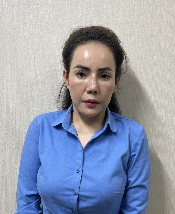  Bắt Tổng giám đốc liên quan vụ án đưa, nhận hối lộ xảy ra tại Cục Lãnh sự: Ngày 25/3, Bộ Công an quyết định khởi tố, bắt tạm giam bà Hoàng Diệu Mơ (SN 1980, trú Quảng Bình - Tổng Giám đốc Công ty TNHH thương mại du lịch và dịch vụ hàng không An Bình) tội Đưa hối lộ. Bà Mơ bị bắt liên quan đến vụ án Nhận hối lộ xảy ra tại Cục Lãnh sự Bộ Ngoại giao. 