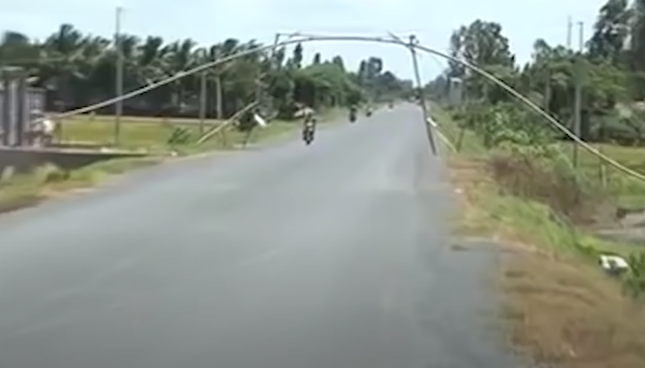 An Giang, Kiên Giang, Hậu Giang, Vĩnh Long hay Đồng Tháp? Đó là câu hỏi mà lực lượng hình sự đặt ra để xác định hướng di chuyển của nhóm bắt cóc. Nhưng đó chưa phải là khó khăn duy nhất bởi khi cả nạn nhân và người dân quanh khu vực xảy ra vụ án cũng không biết được chính xác xe ô tô mà nhóm bắt cóc tẩu thoát là loại xe nào? màu gì, biển số ra sao?