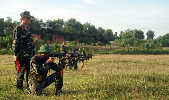 Theo đó, công nhân, viên chức quốc phòng thôi việc hưởng trợ cấp một lần, cứ mỗi năm công tác được trợ cấp bằng 1 tháng tiền lương của tháng liền kề trước khi thôi việc. Tiền lương tháng để tính hưởng chế độ trợ cấp một lần với công nhân, viên chức quốc phòng thôi việc là tiền lương làm căn cứ đóng BHXH của tháng liền kề trước khi công nhân, viên chức quốc phòng thôi việc…(Ảnh minh hoạ)
