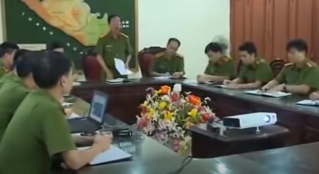 Nhận định đây là vụ giết người và cướp tài sản đặc biệt nghiêm trọng, Giám đốc Công an tỉnh Ninh Bình chỉ đạo lực lượng phá án phải chú ý khám nghiệm từng chi tiết nhỏ, đồng thời thu thập tài liệu chứng cứ từ các mối quan hệ của nạn nhân.