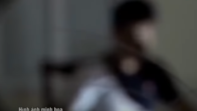 Sau khi gây án, Tú lên trên tầng 2, dùng con dao bản to cắt ven tay để tự sát, nhưng lúc cắt do bị đau nên anh ta dừng lại, xuống dưới tầng 1 lấy xe máy của nạn nhân bỏ trốn.