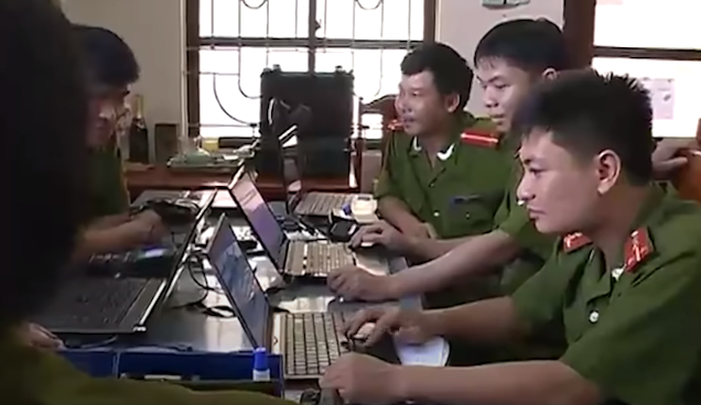 Các con bạc muốn chơi phải thông qua đại lý để lấy một tài khoản đánh bạc với một tài khoản được ứng trước trong đó. Sau kì hạn một tuần con bác phải đến đại lý để thanh toán tiền thắng, thua. Đối tượng tổ chức đánh bạc như Dương Bá Liệu sẽ được hưởng "hoa hồng" từ 8-10% mà các con bạc đặt cược trong 1 ngày. Khi càng nhiều con bạc tham gia đánh bạc thì chúng càng được hưởng nhiều "hoa hồng".