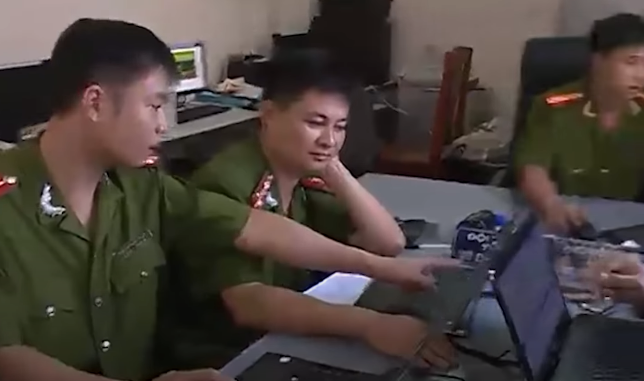 Tuy nhiên, khó khăn đặt ra là nguồn tin không xác định được đối tượng cũng như địa bàn hoạt động cụ thể của đường dây cơ bạc này. Bằng các biện pháp nghiệp vụ, cách trinh sát khẩn trương xác định và có đủ cơ sở để khẳng định đường dây cơ bạc này là có thật. Lập tức mọi hoạt động điều tra được triển khai để thu thập thông tin và tài liệu về đường dây này. 