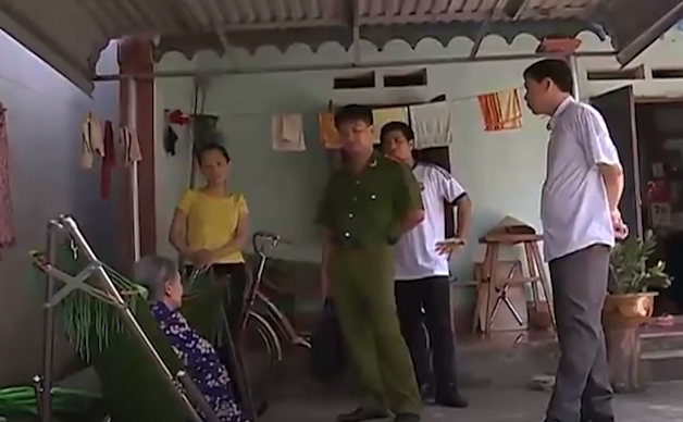 Mức độ nguy hiểm của hình thức này là các con bạc không cần bỏ tiền ra mà vẫn có thể thực hiện được hành vi đánh bạc với số tiền ứng trước. Bởi vậy đến khi thua bạc mà không có tiền thanh toán, đại lý sẽ dùng các biện pháp ép trả nợ như bắt giữ người trái pháp luật, buộc gán nhà cửa, tài sản hoặc thuê xã hội đen đến đòi nợ. 